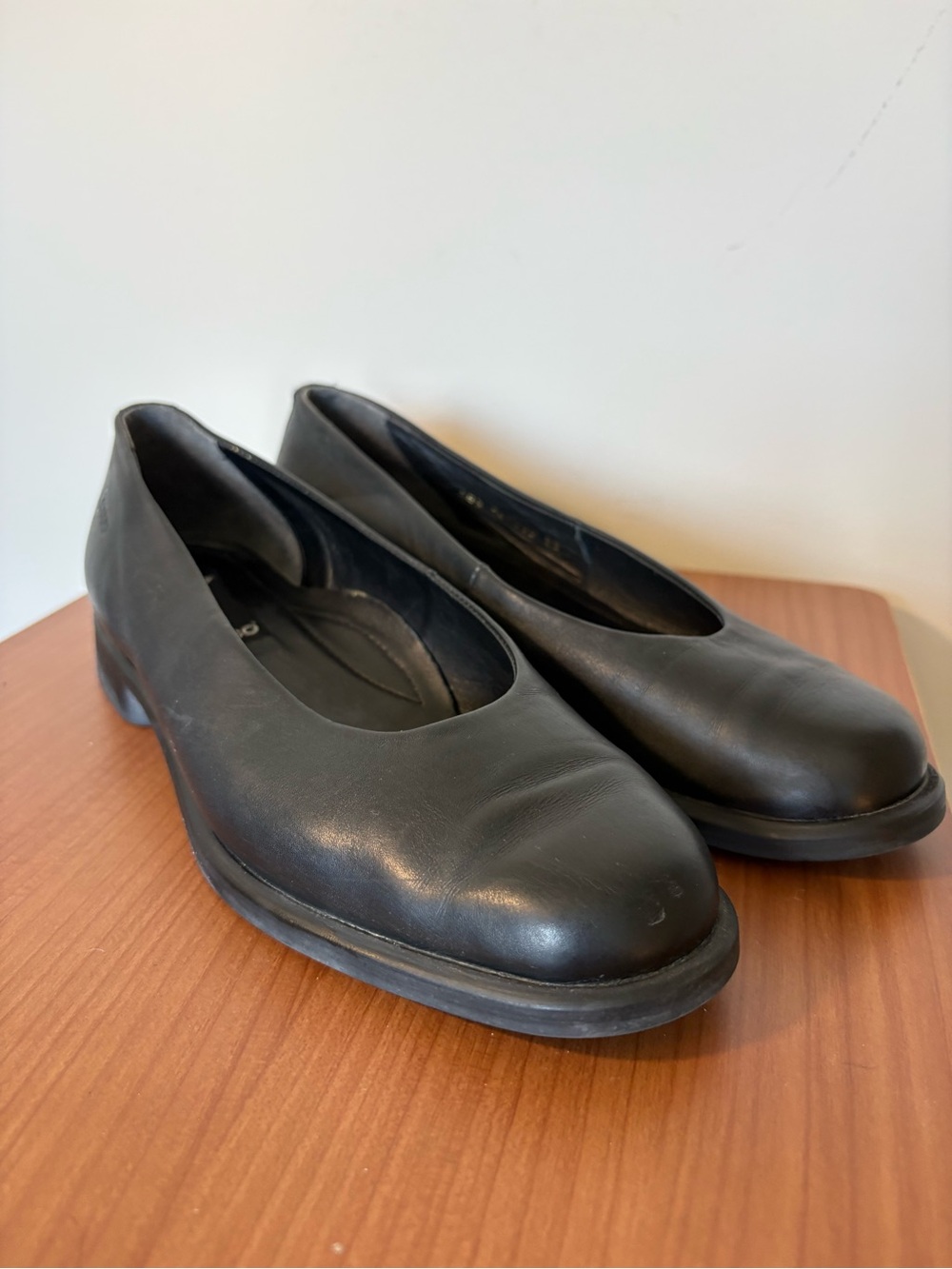 Ecco Classic Black Leather Women's Ballet Flat Loafer Shoe size 38 or 7-7.5 - Picture 7 of 10